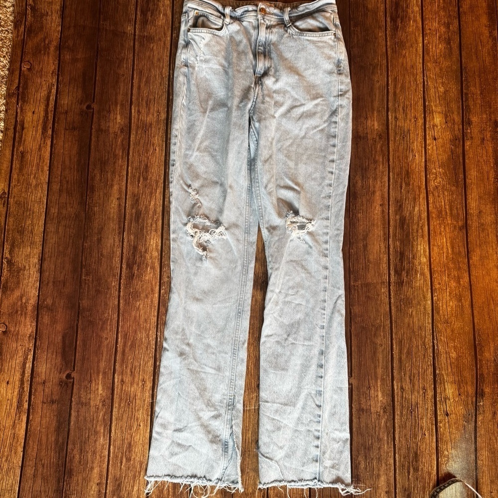 ZARA Distressed Straight-Leg Jeans • Raw Hem • Light Wash • Size 6